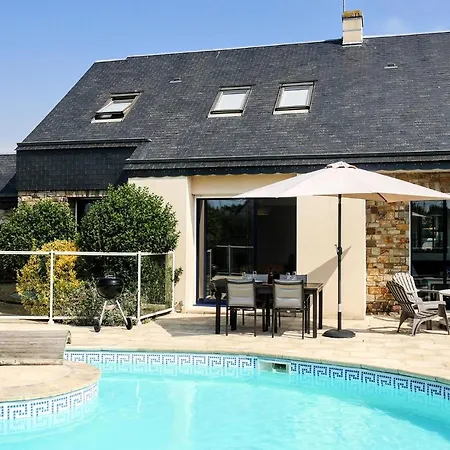 Lovely Home In Saint-Germain-Sur-Ay Casa vacanze *