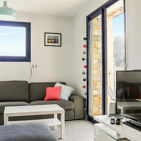 Gorgeous In בית נופש Saint-Germain-sur-Ay