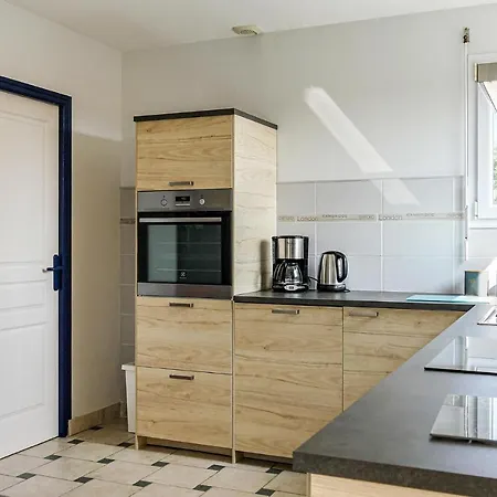 Casa vacanze Lovely Home In Saint-Germain-Sur-Ay *
