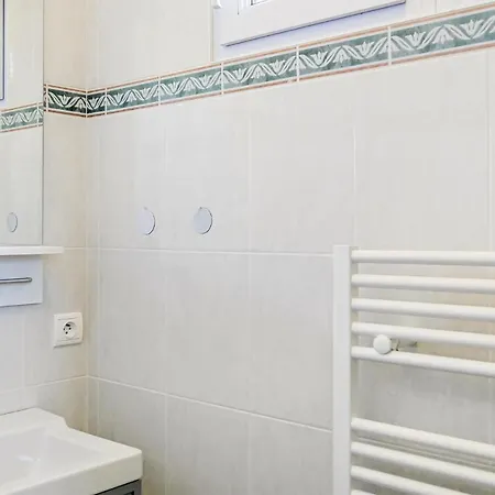 Lovely Home In Saint-Germain-Sur-Ay Casa vacanze